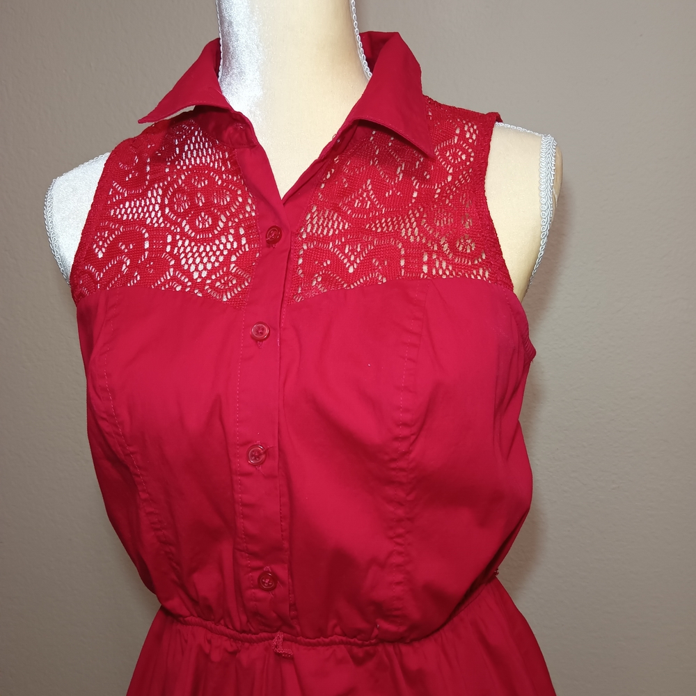 Elegant Red Sleeveless Dress - Picture 3 of 13